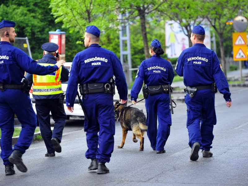 Álljon meg, mi van a kezében!? Nem mehet tovább - mondták a bajaiaknak